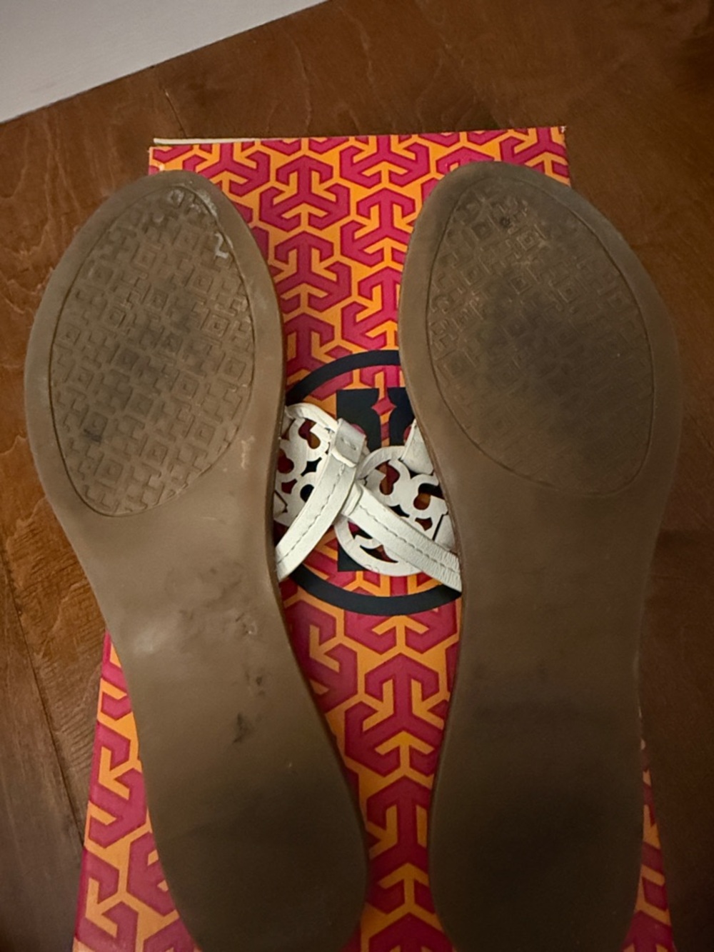 Tory Burch Gabriel Flat Thong - Picture 2 of 3